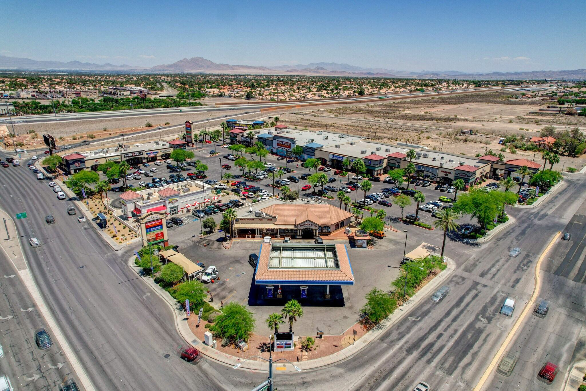 9210 S Eastern Ave, Henderson, NV à louer Photo de l’immeuble– Image 1 sur 8