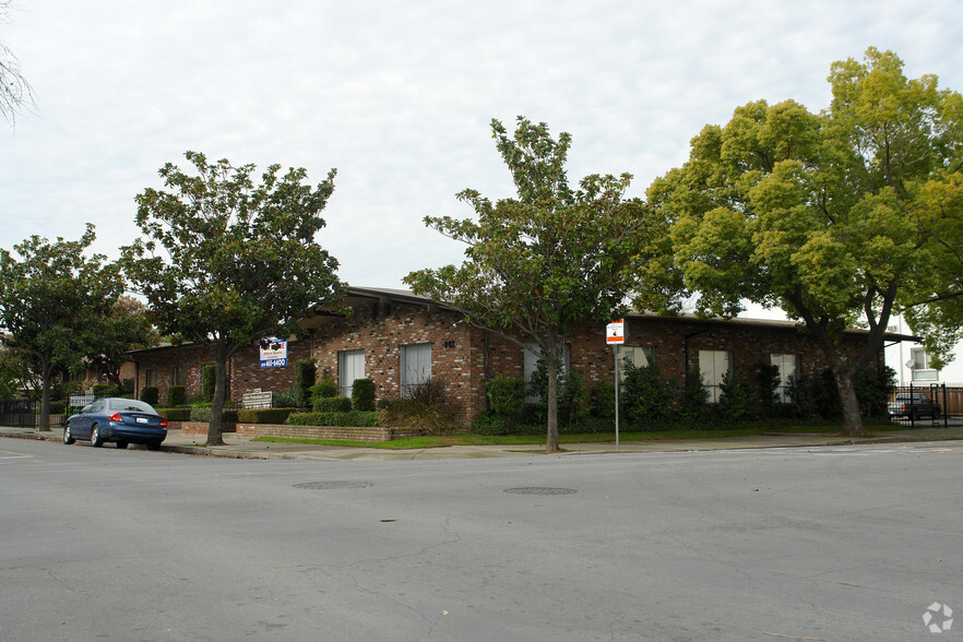 141 E Acacia St, Stockton, CA à vendre - Photo de l’immeuble – Image 3 sur 17