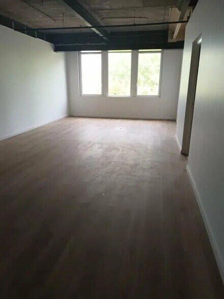 Bureau dans Le Havre à louer - Photo de l’immeuble – Image 3 sur 4