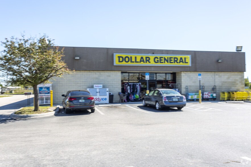 924 NE Pine Island Rd, Cape Coral, FL à vendre - Photo de l’immeuble – Image 3 sur 19