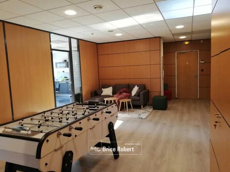 Bureau dans Lyon à vendre - Photo de l’immeuble – Image 3 sur 7