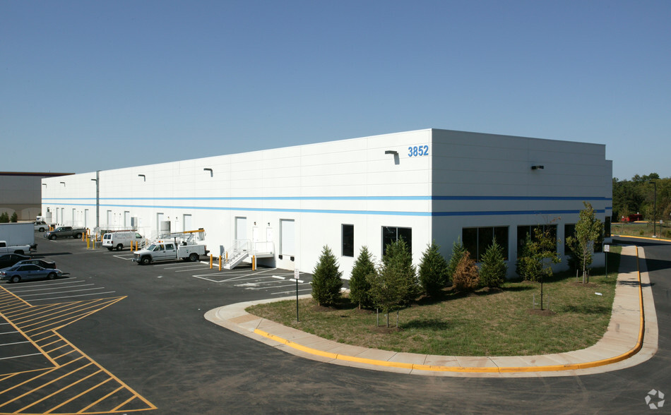 3852 Dulles South Ct, Chantilly, VA à louer - Photo de l’immeuble – Image 2 sur 43