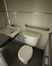 1715-1753 E Borchard Ave, Santa Ana, CA à louer Photo intérieure– Image 2 sur 4