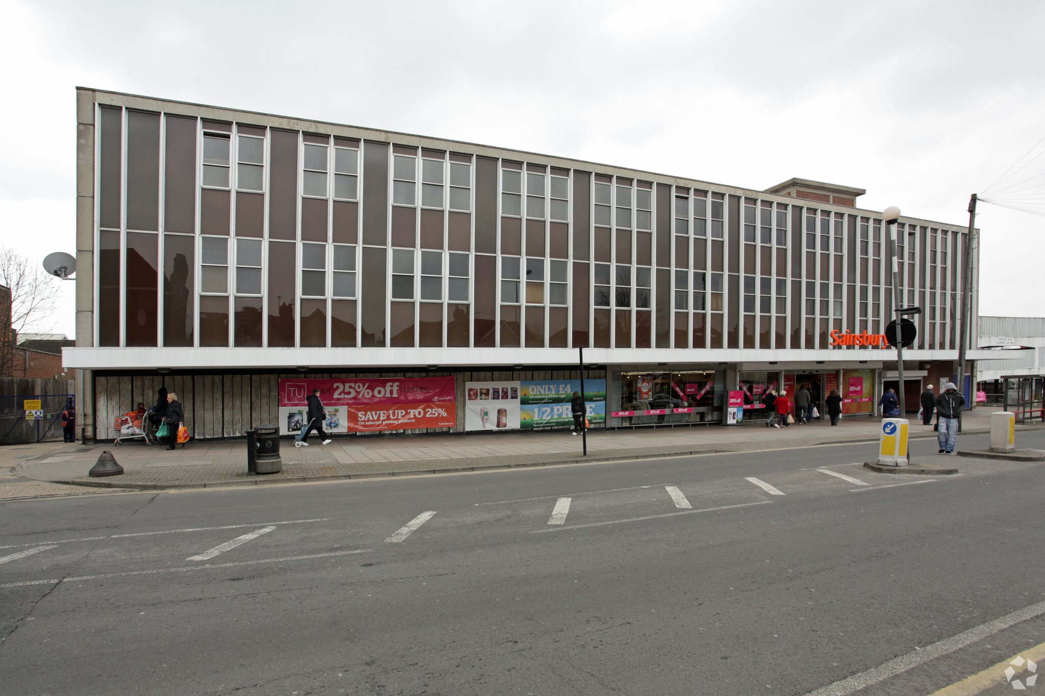 13-15 Hall Ln, Londres à louer Photo principale– Image 1 sur 4