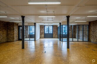 14 Gowers Walk, Londres à louer Photo intérieure– Image 2 sur 3