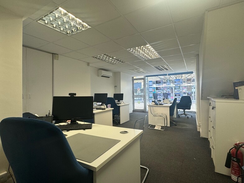 26-26A Chipstead Valley Rdg, Coulsdon à louer - Photo intérieure – Image 2 sur 2