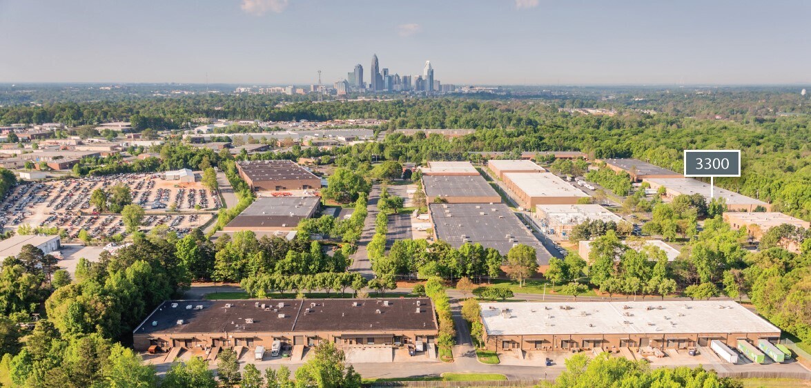 3300 Woodpark Blvd, Charlotte, NC à louer Photo de l’immeuble– Image 1 sur 1