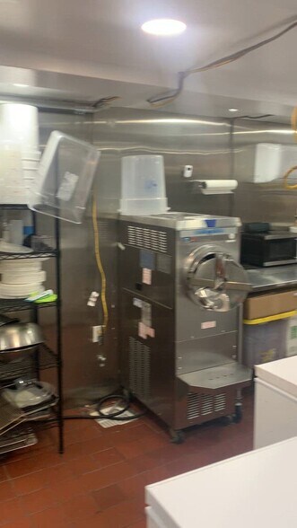 653 Sterling Pl, Brooklyn, NY à louer - Vidéo sur l’annonce professionnelle – Image 2 sur 10