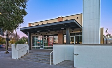 301-303 S Arizona Ave, Chandler, AZ à louer Photo de l’immeuble– Image 1 sur 7