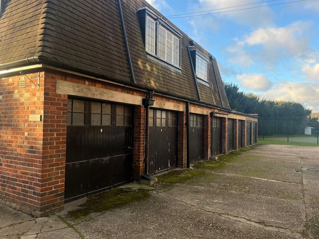 Green Tiles Ln, Uxbridge à louer Photo de l’immeuble– Image 1 sur 3
