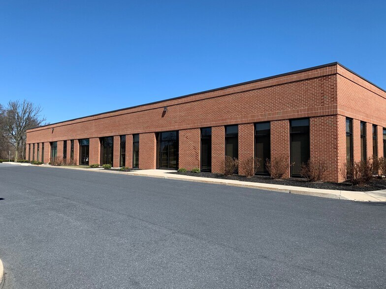 3913 Hartzdale Dr, Camp Hill, PA à louer - Photo principale – Image 1 sur 9