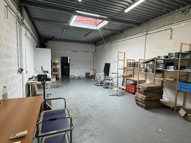 Plus de détails pour 645 Rue Mayor De Montricher, Aix-en-Provence - Industriel/Logistique à louer