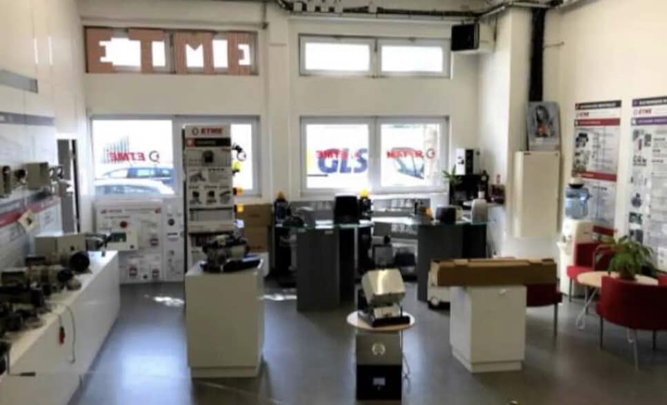 Local d’activités dans Vitry-sur-Seine à louer - Photo intérieure – Image 1 sur 13