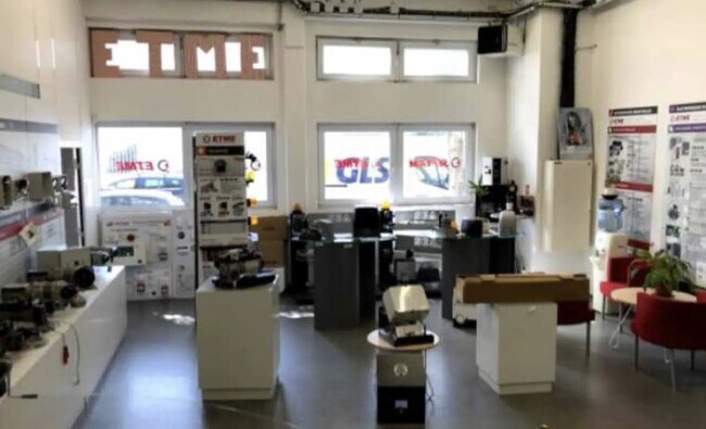 Plus de détails pour Local d'activités à louer