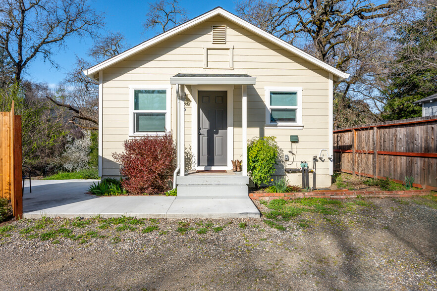 680 N State St, Ukiah, CA à vendre - Photo de l’immeuble – Image 1 sur 18