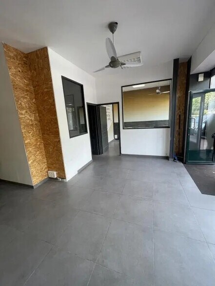 Local commercial dans Le Pecq à vendre - Photo intérieure – Image 2 sur 13