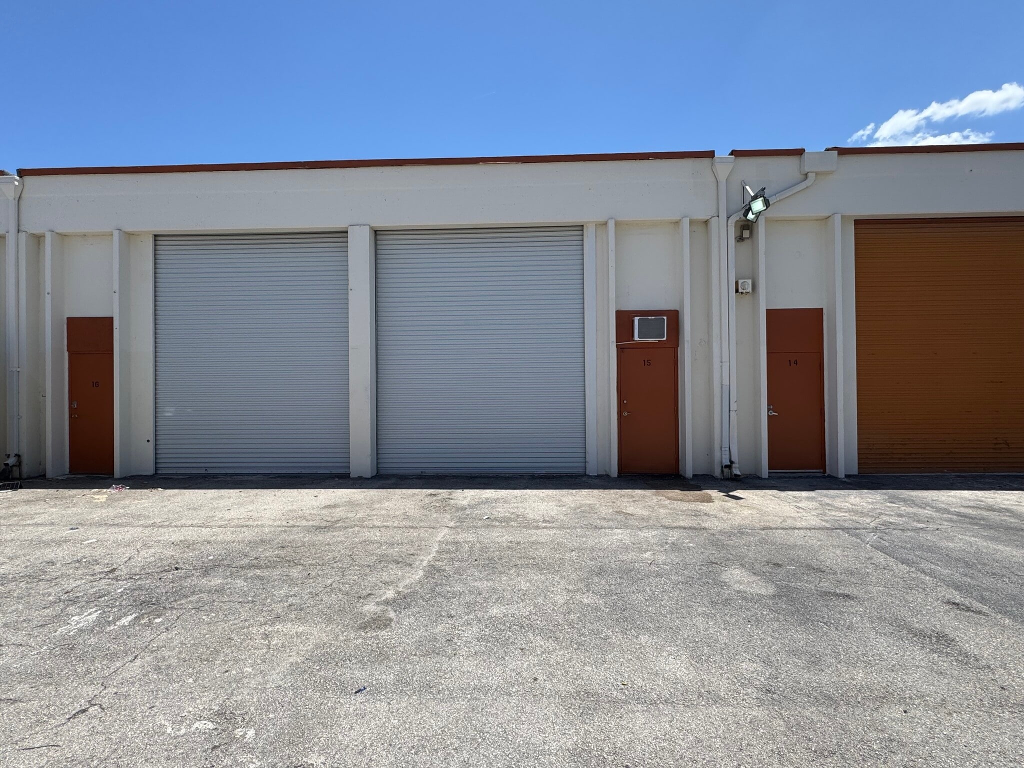 1547 N Florida Mango Rd, West Palm Beach, FL à louer Photo de l’immeuble– Image 1 sur 7