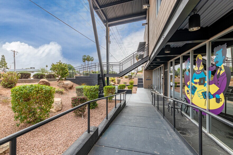2402 S Rural Rd, Tempe, AZ à louer - Photo de l’immeuble – Image 3 sur 18