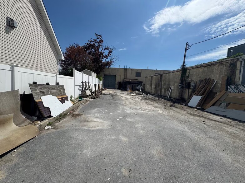 2515 Merrick Rd, Bellmore, NY à vendre - Photo de l’immeuble – Image 2 sur 8
