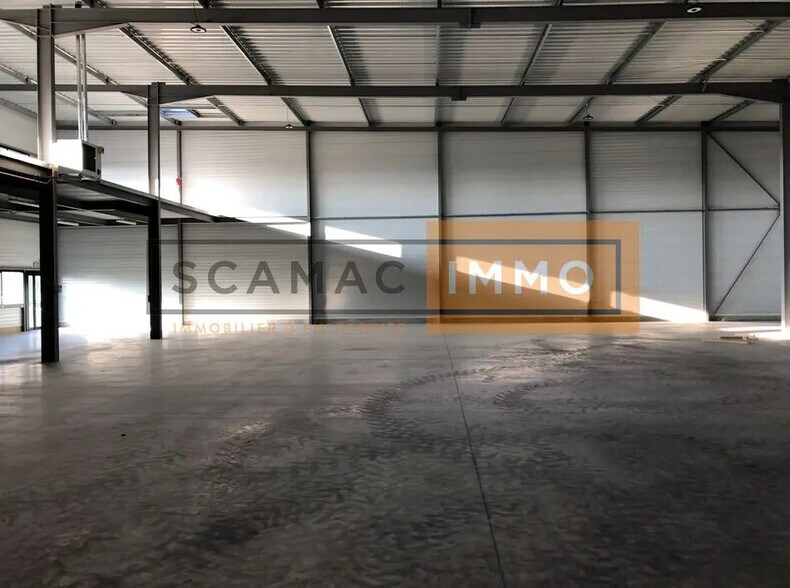 Industriel/Logistique dans Aulnay-sous-Bois à louer - Photo de l’immeuble – Image 1 sur 5