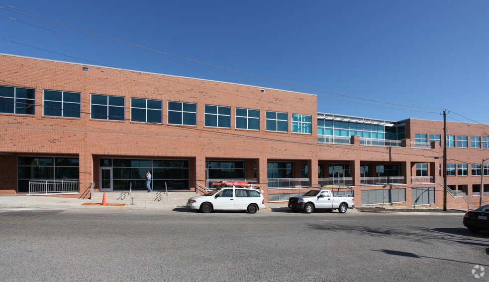 3700 Fleet St, Baltimore, MD à louer - Photo de l’immeuble – Image 2 sur 4