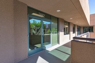3320 N Buffalo Dr, Las Vegas, NV à louer Photo de l’immeuble– Image 1 sur 12