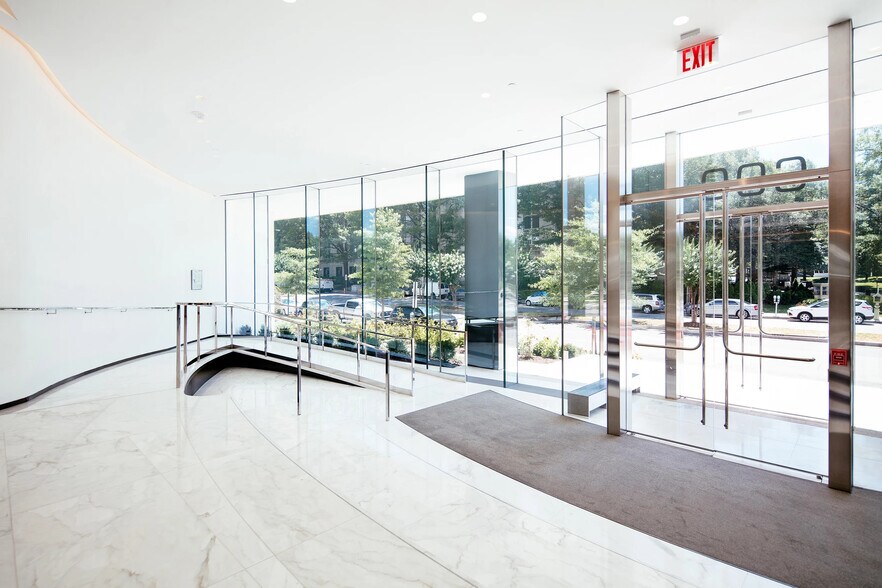 600 New Hampshire Ave NW, Washington, DC à louer - Photo intérieure – Image 2 sur 15
