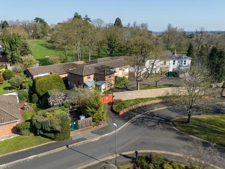 2 Cedar Close, Stratford Upon Avon à vendre - Photo de l’immeuble – Image 2 sur 9