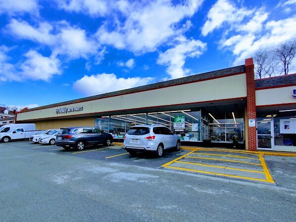 400 E Pittsburgh St, Greensburg, PA à louer - Photo de l’immeuble – Image 2 sur 9