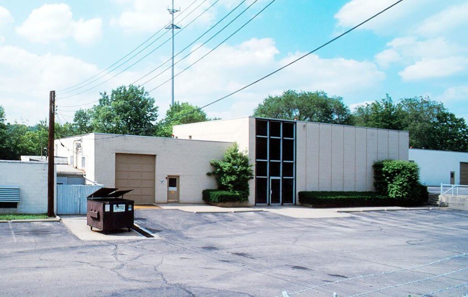 7504 Camargo Rd, Madeira, OH à louer - Photo de l’immeuble – Image 2 sur 3