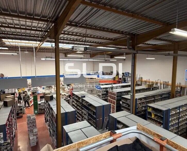 Local d’activités dans Lyon à louer - Photo de l’immeuble – Image 3 sur 5