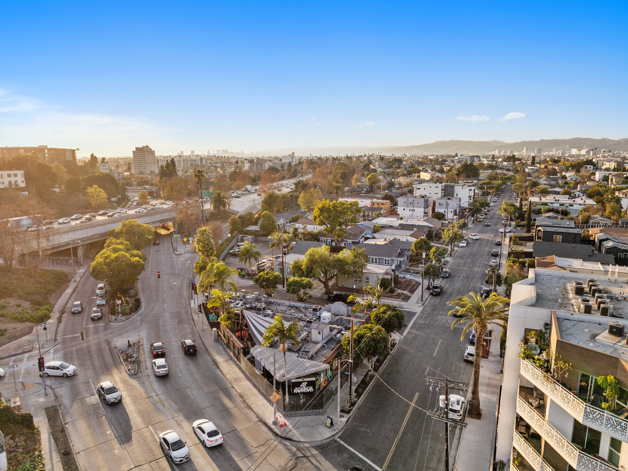 451 Silver Lake Blvd, Los Angeles, CA à vendre Photo de l’immeuble– Image 1 sur 9