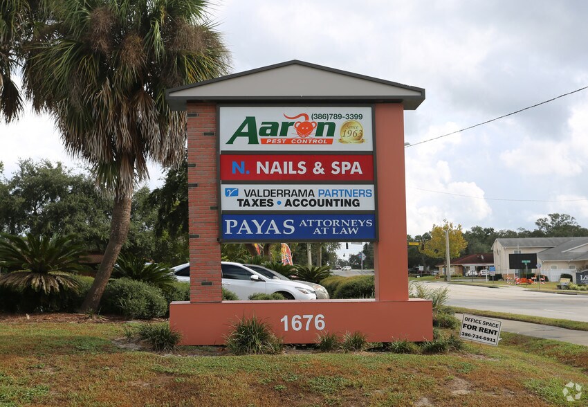 1676 Providence Blvd, Deltona, FL à louer - Photo de l’immeuble – Image 2 sur 13