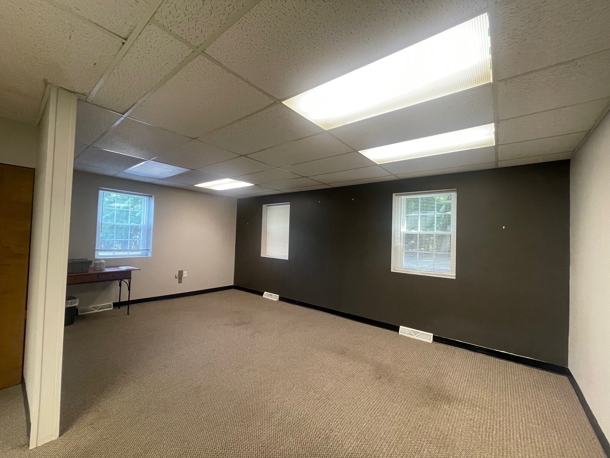 1717 Brittain Rd, Akron, OH à vendre Photo de l’immeuble– Image 1 sur 2