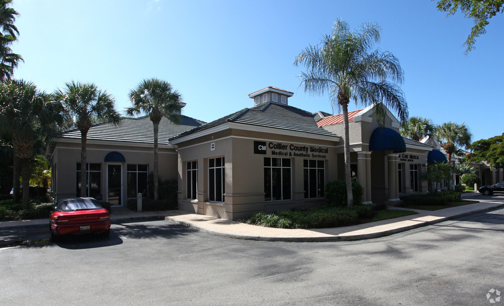 870 111th Ave N, Naples, FL à louer Photo principale– Image 1 sur 8