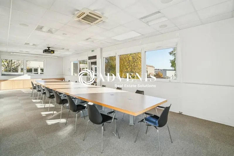 Bureau dans Villepinte à louer - Photo de l’immeuble – Image 2 sur 12