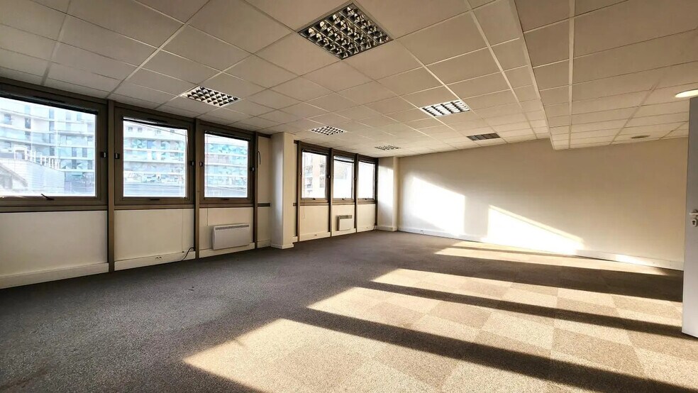 Bureau dans Boulogne-Billancourt à louer - Photo de l’immeuble – Image 2 sur 6