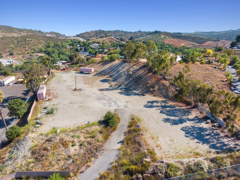 8490 Nelson Way, Escondido, CA à vendre - Photo de l’immeuble – Image 2 sur 13