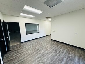 15131-15151 Goldenwest Cir, Westminster, CA à louer Photo intérieure– Image 2 sur 13