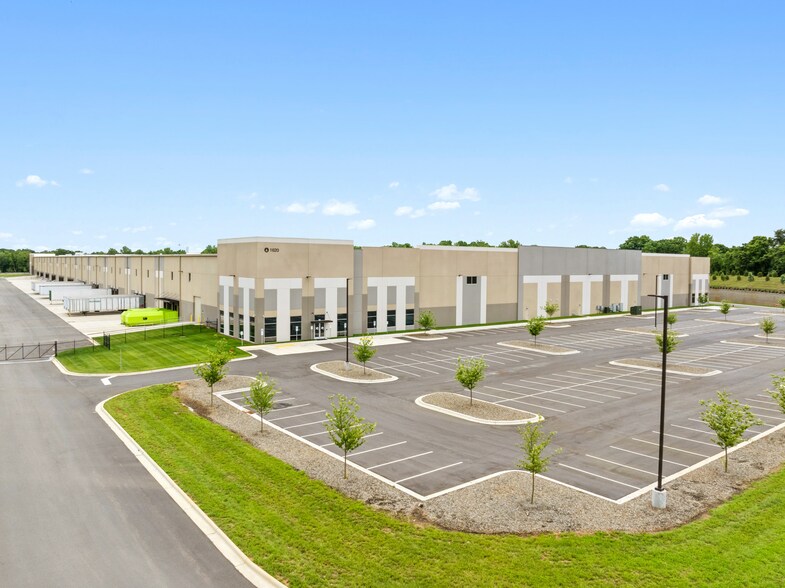 1620 Piedmont Commerce Dr, Kernersville, NC à louer - Photo principale – Image 1 sur 6