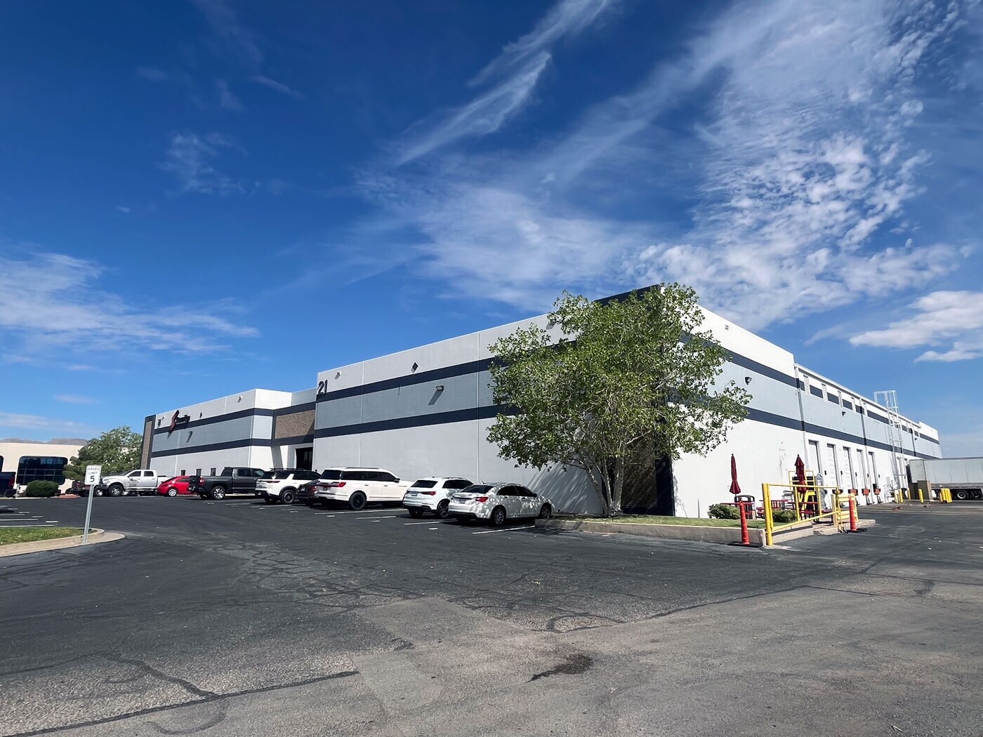 21 Butterfield Trail Blvd, El Paso, TX à louer Photo de l’immeuble– Image 1 sur 6