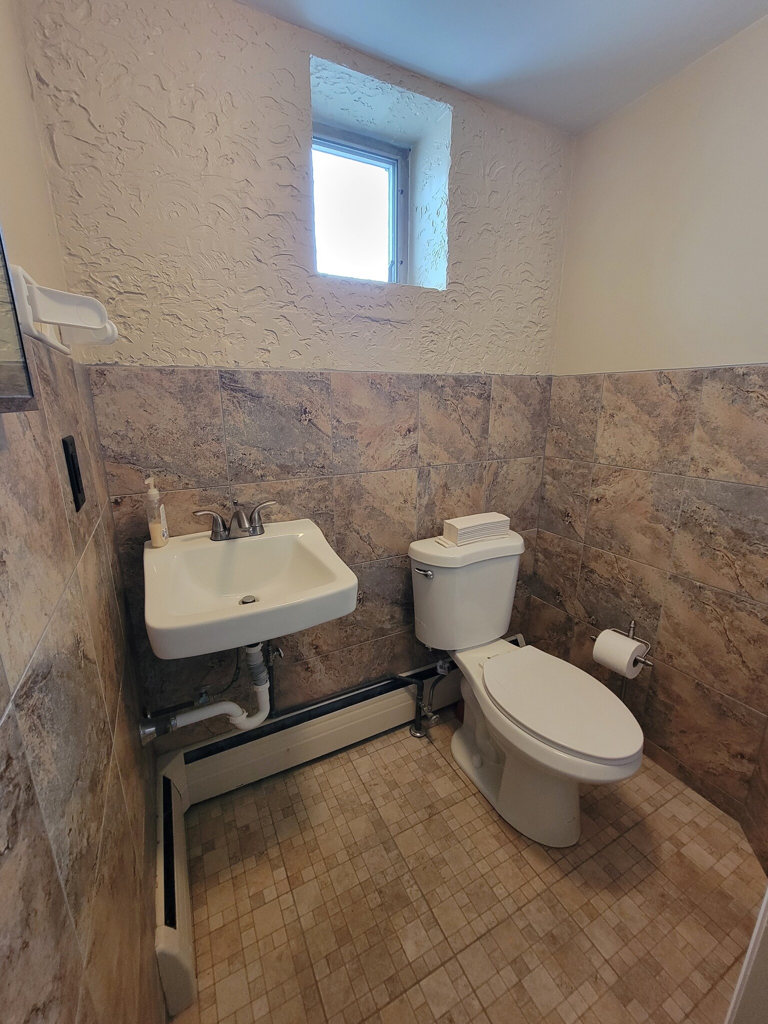 21415 W Greenfield Ave, New Berlin, WI à louer Photo intérieure– Image 1 sur 5