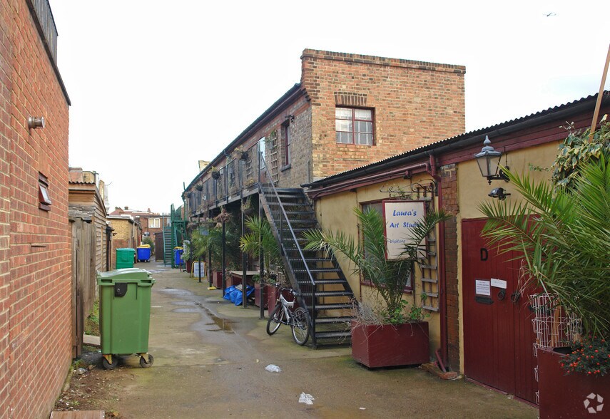 Sheen Ln, Londres à louer - Photo de l’immeuble – Image 1 sur 4