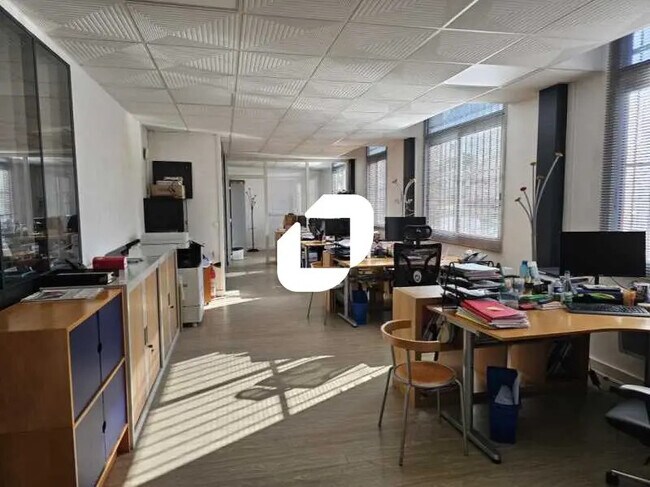 Plus de détails pour Bureau à louer