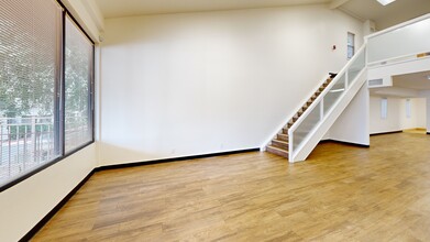 1111 W Town and Country Rd, Orange, CA à louer Numérisation 3D Matterport– Image 1 sur 10