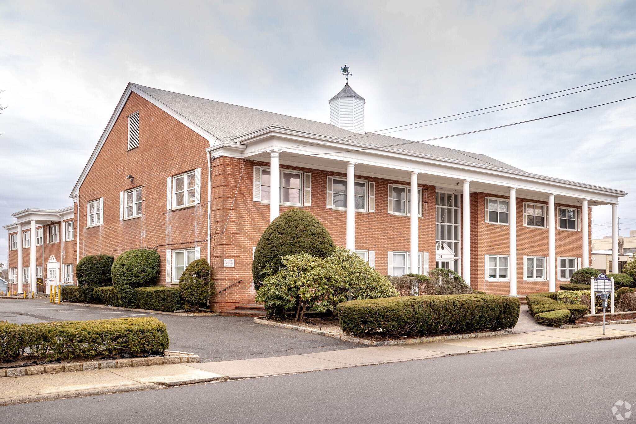 14 Vanderventer Ave, Port Washington, NY à louer Photo principale– Image 1 sur 9