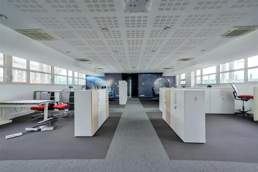 Bureau dans Saint-Cloud à louer - Photo de l’immeuble – Image 2 sur 9