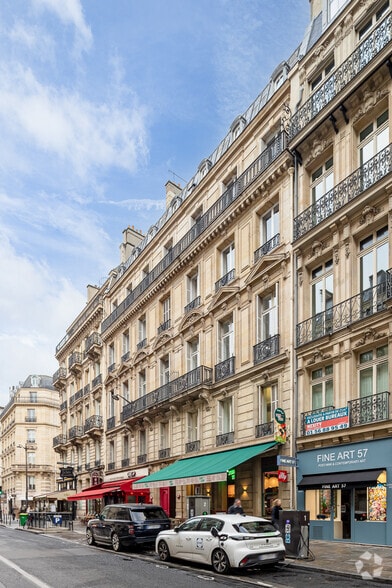 Rue Pierre Charron, Paris à louer - Photo de l’immeuble – Image 2 sur 3