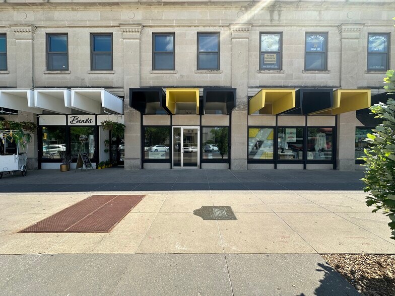 105 Iowa Ave, Iowa City, IA à louer - Photo de l’immeuble – Image 2 sur 3