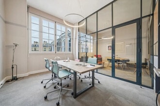 44 Rue Copernic, Paris à louer Photo de l’immeuble– Image 2 sur 3